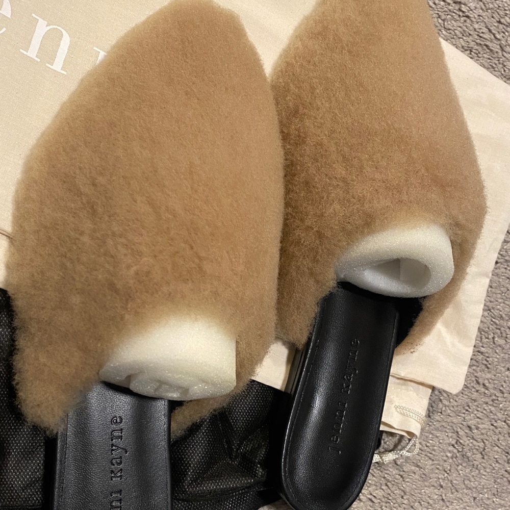 Jenni Kayne Camel Faux Shearling Mule Slides - Picture 3 of 3